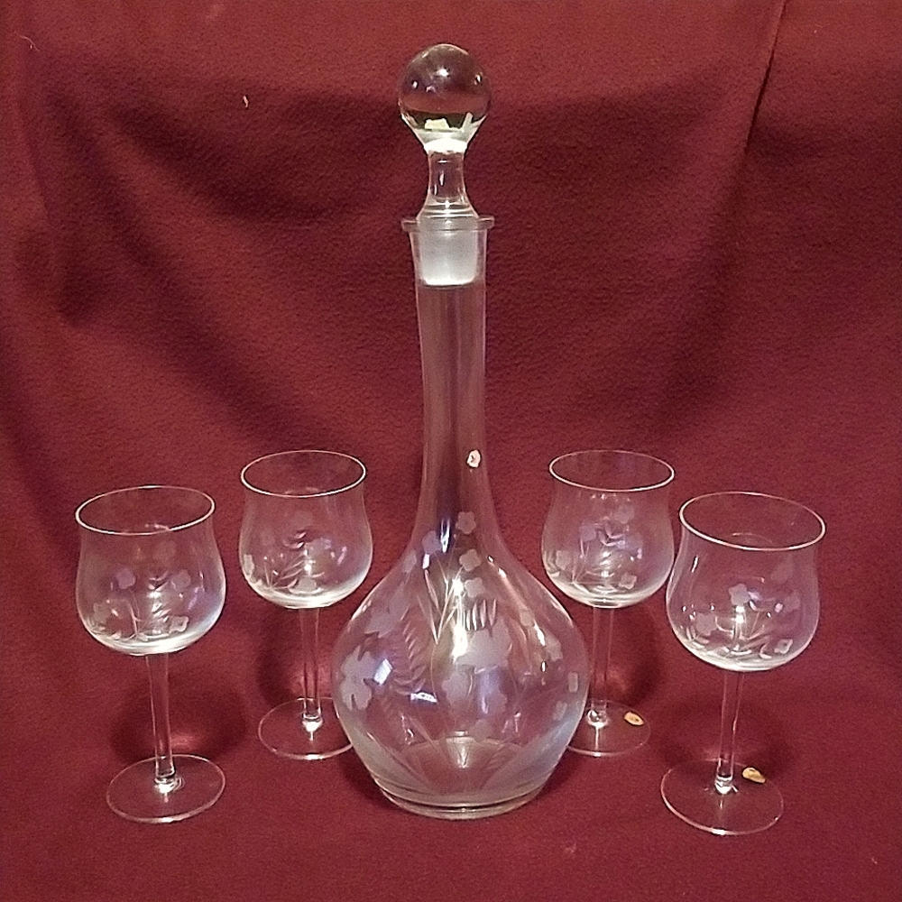 Vintage Etched Glass Decanter with 4 matching wine glasses.